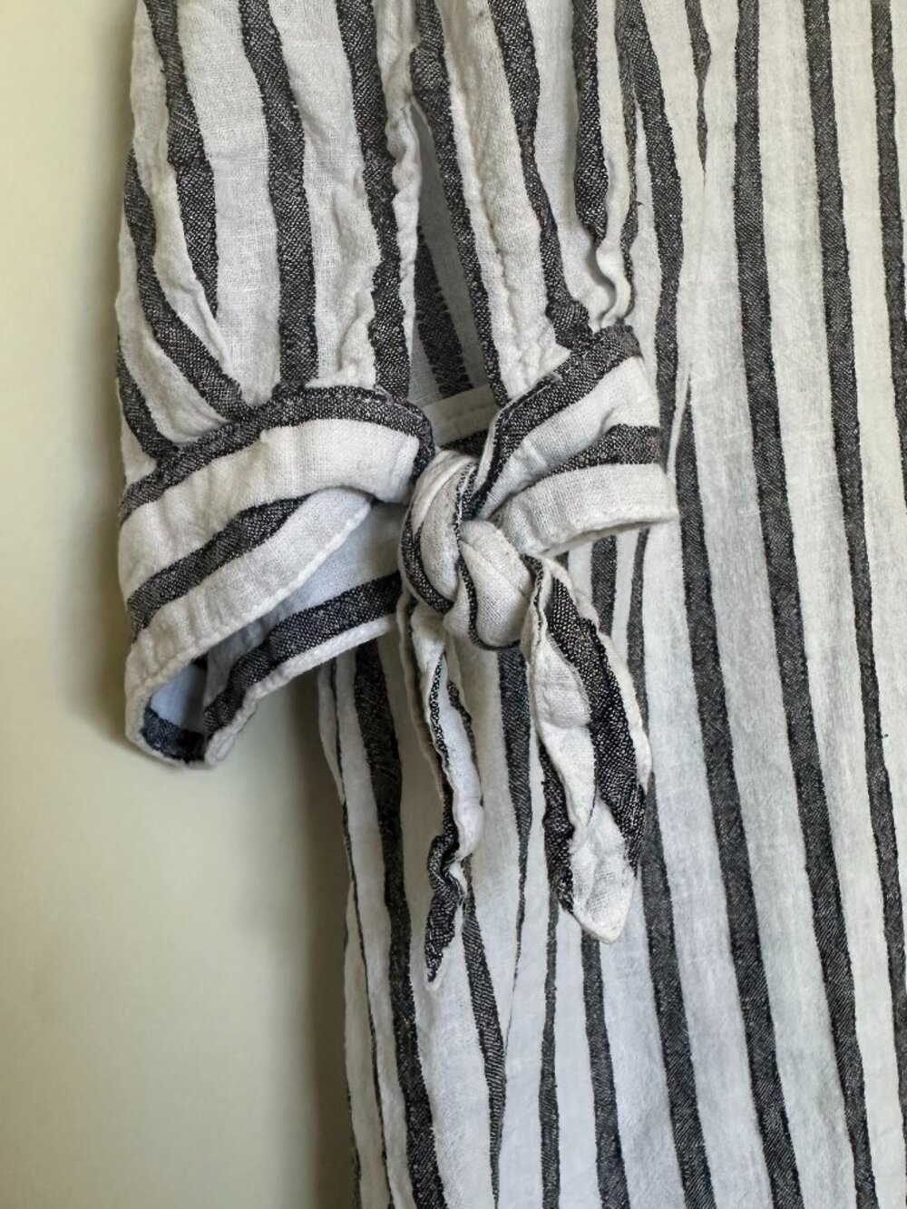 Banana Republic Navy White Vertical Striped Button Up V-Neck with Tie Sleeve L - Picture 3 of 4